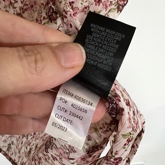 Torrid Crinkle Chiffon Flutter Sleeve Top - Picture 14 of 14